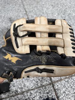 Miken Freak Gold 79 Softball Glove