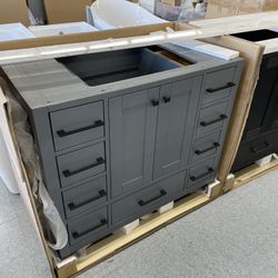 Bathroom vanity cabinet 42” full mango Quartz top with sink And Backsplash