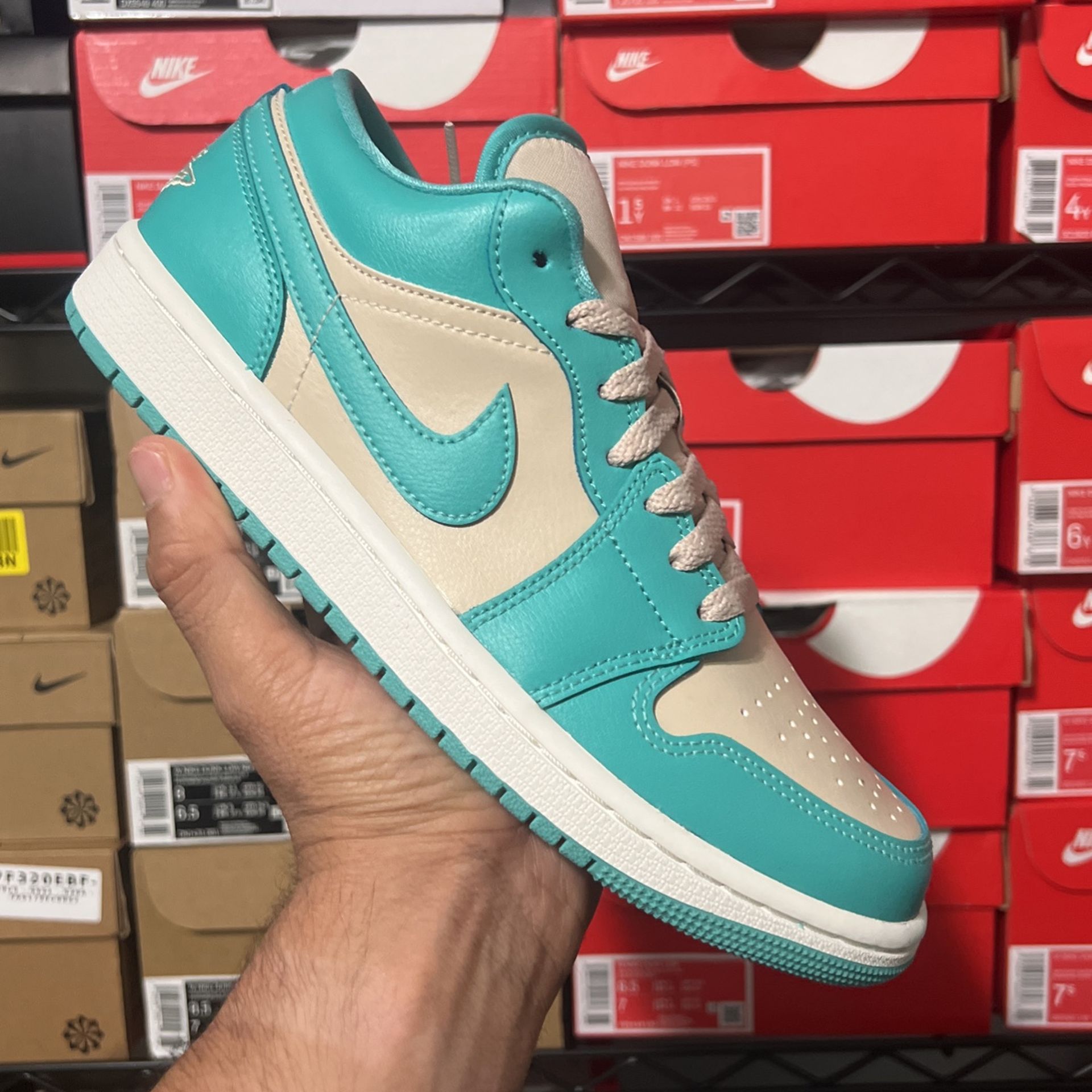 Jordan 1 Low Teal Size 8.5w