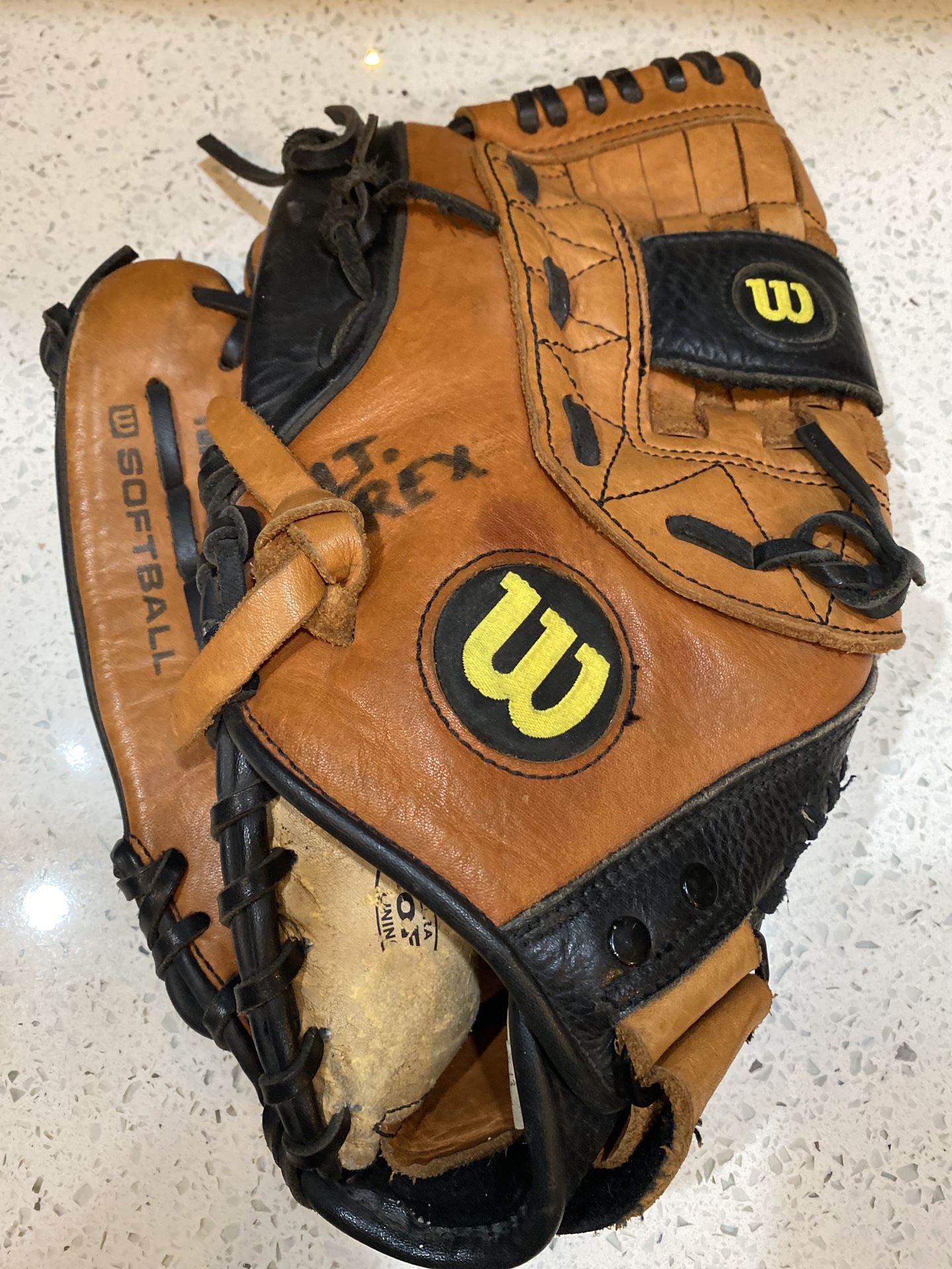 Lefty softball 🥎 glove