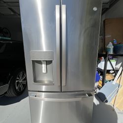 GE 22.1 CU. FT. COUNTER-DEPTH REFRIGERATOR