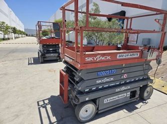 26ft Scissor Lift 26’x46”