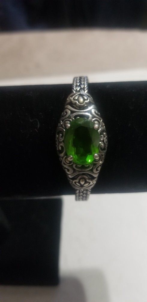 Sterling silver bracelet with Peridot used