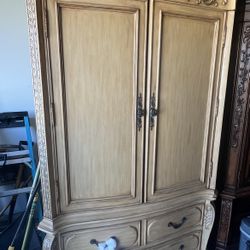 Armoire.