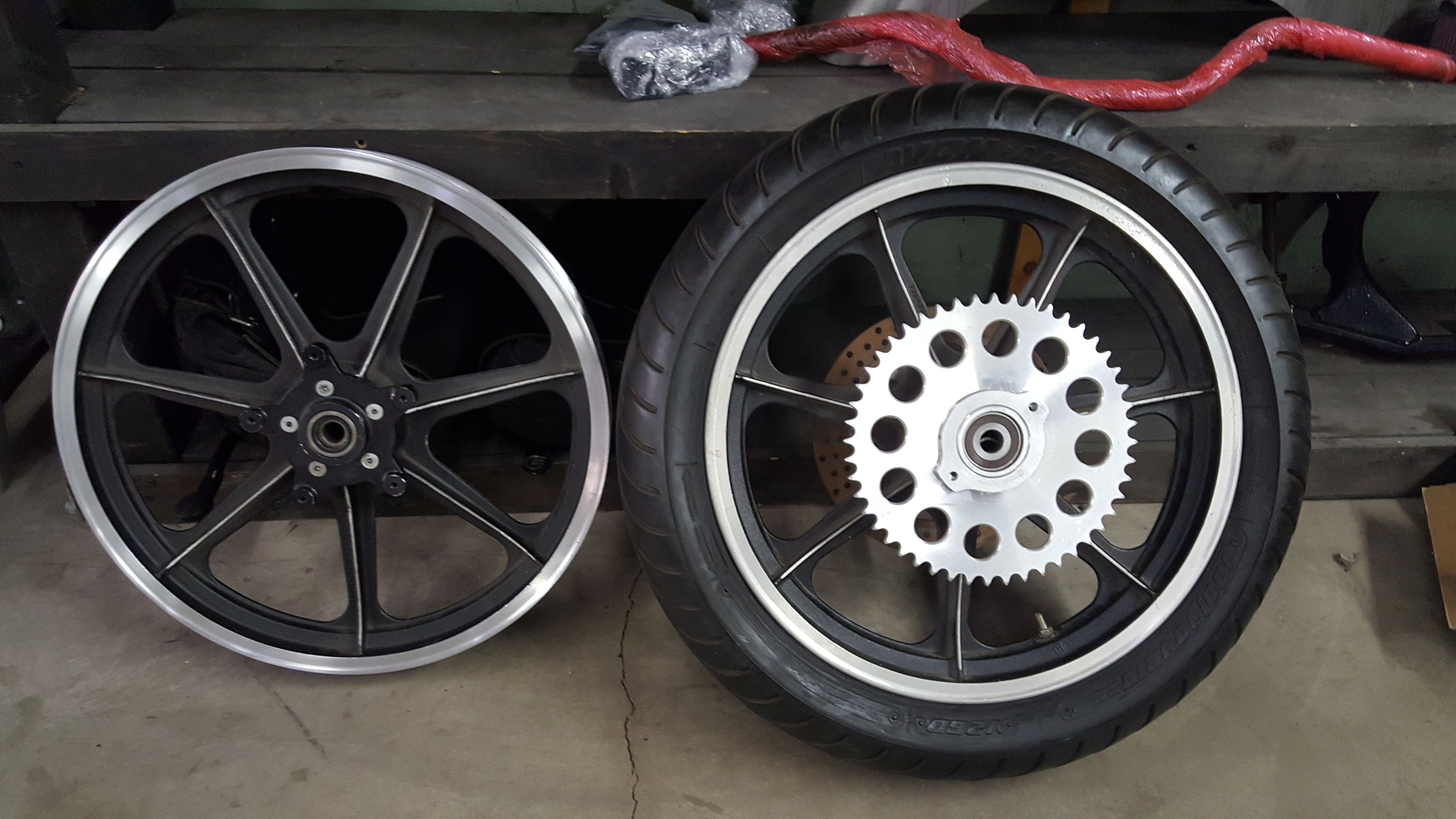 Harley Davidson 7 Spoke Morris Mags Set