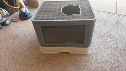Cat litter box