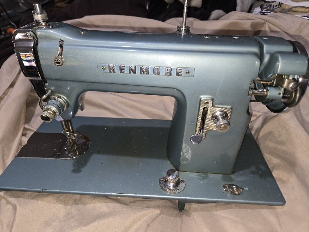 Vintage Kenmore Sewing Machine In Perfect Condition...