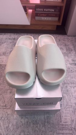 Yeezy Slide Sandals with Box size 10