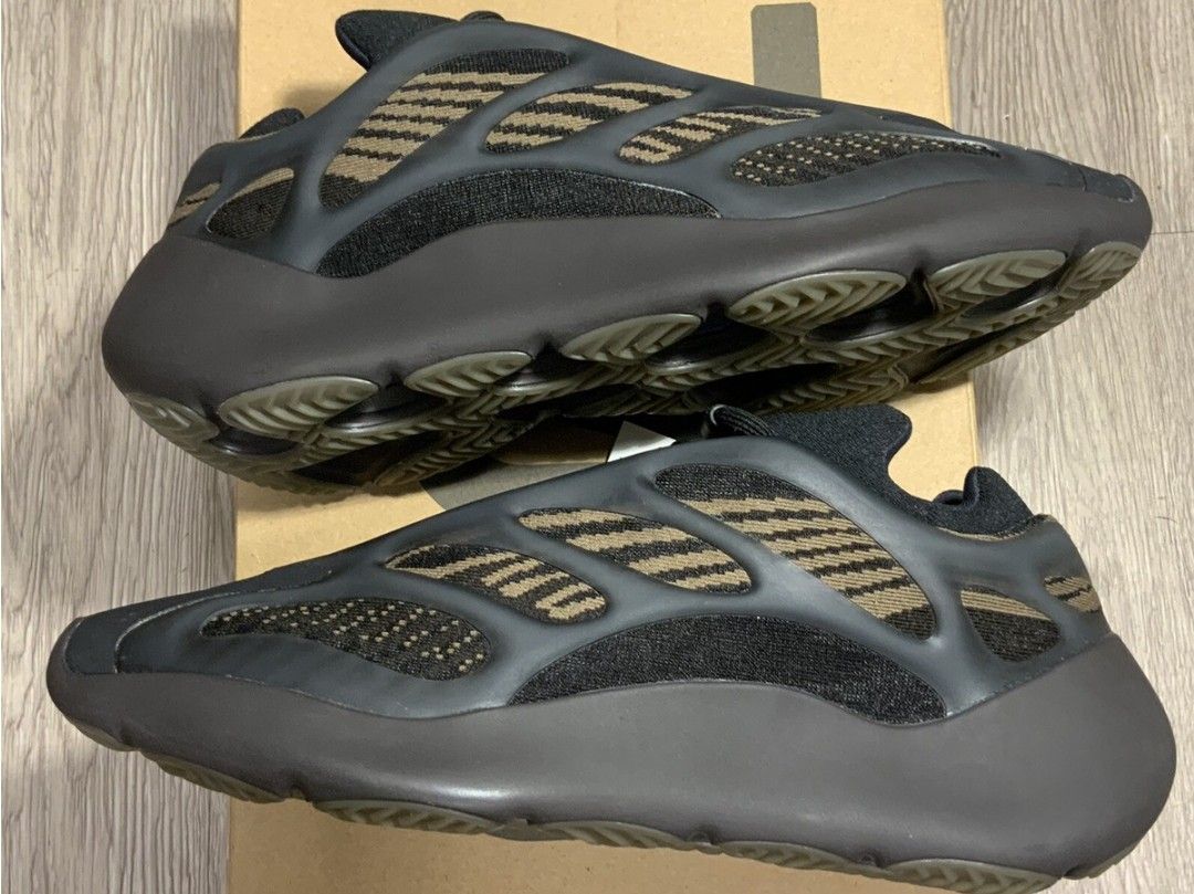 Yeezy 700 V3