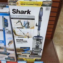 Shark Lift Away Vaccum