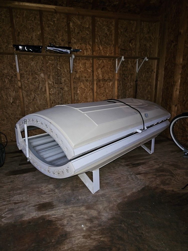 Alisun Tanning Bed Older Model 