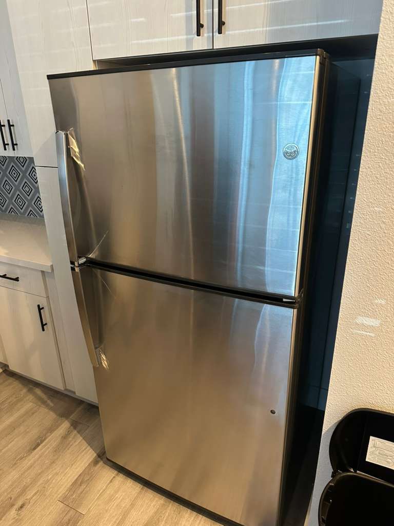 GE REFRIGERATOR