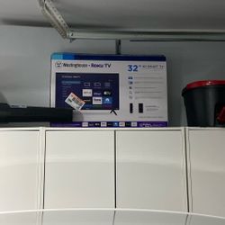 Roku Smart TV 32” 