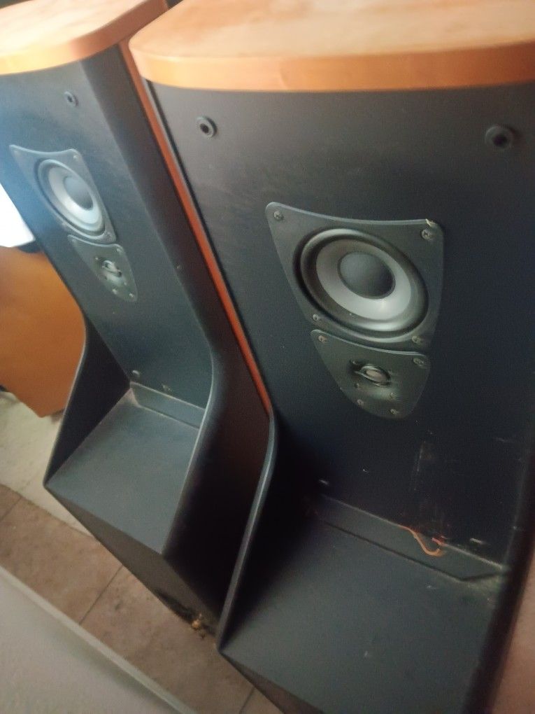 Mirage OM 7 Speakers (2) Good Cond $200 they have all grills..