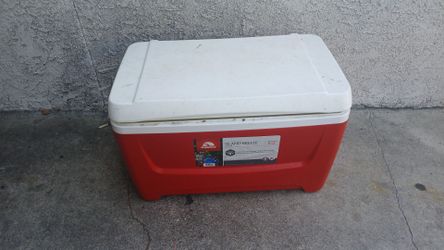 Igloo 48-Quart Island Breeze Ice Chest Cooler - Red