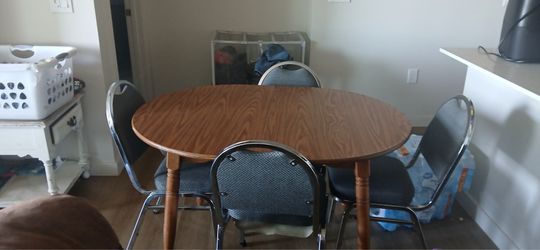 Dining table and 4 chairs