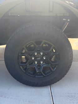 Wrangler Territory R/T 275/65/R18 / Stock F150 Black Appearance Package