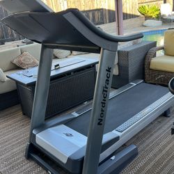 NordicTrack Treadmill – Commercial Grade – Works Perfectly