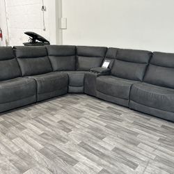 LIKE BRAND NEW! Costco Gray Leather Power Reclining Sectional Couch With Power And USB Ports (FREE DELIVERY 🚚)