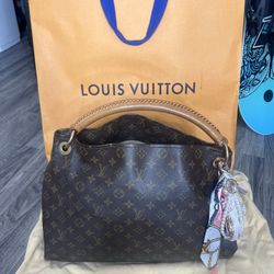 Louis Vuitton Artsy Bag 