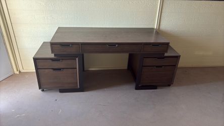 Aspenhome Harper Point 66 Sturdy Desk in Fossil
