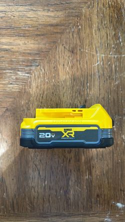 DEWALT 20V MAX XR POWERSTACK Lithium-Ion Battery Starter