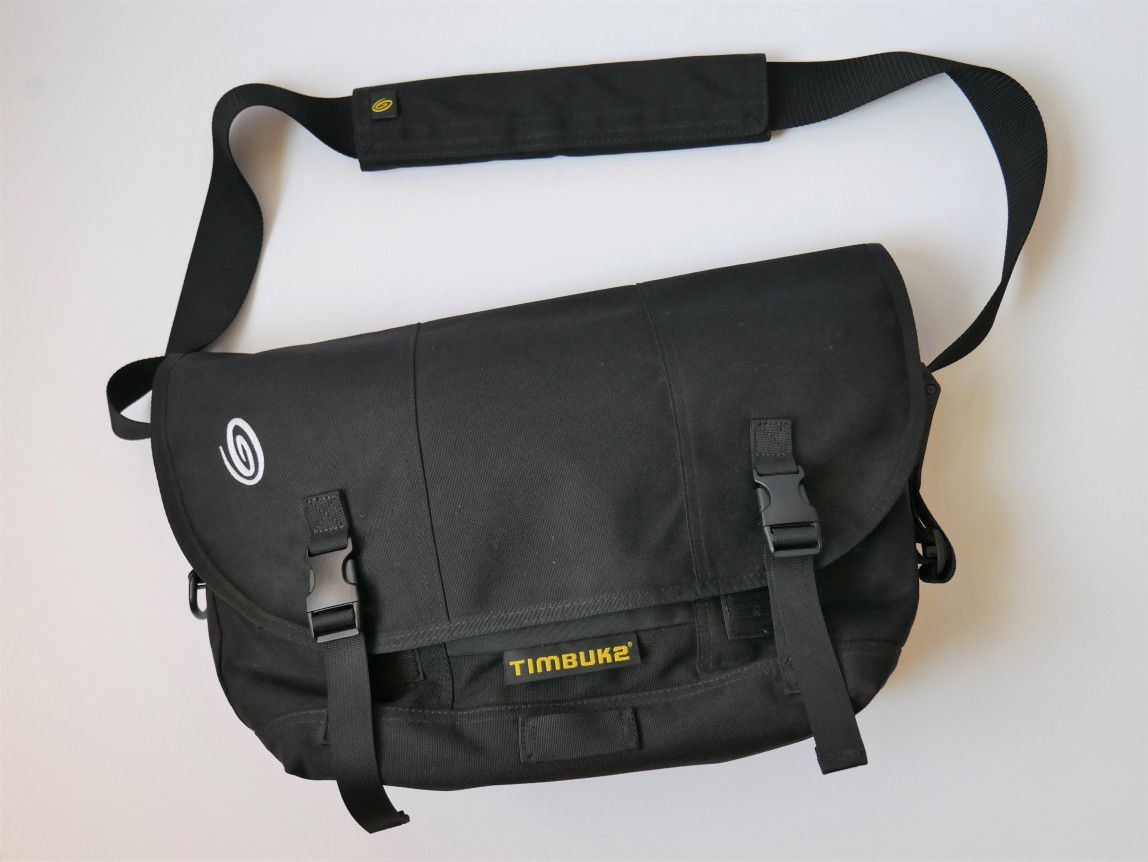 Timbuk2 Classic Messenger Commuter Laptop Computer Crossbody Bag Black