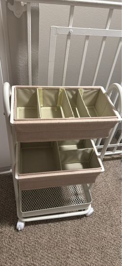 Catty with built in organizers