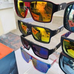 Sunglasses 🕶️  Fox 🦊  Quiksilver 🌊  Dragon 🐉  $30 Each Or 2 For $50 Hablo Español