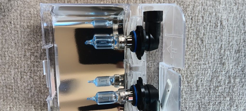 Pair Of New Silver Star Headlight Bulbs
