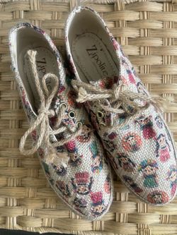 Zipolite Shoes Size 8