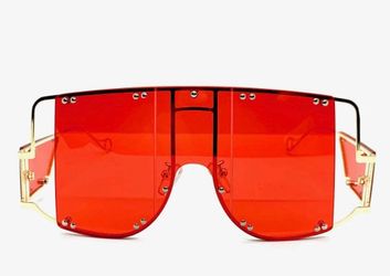 Oversized Exaggerated Retro Shield Style SUN GLASSES Gold Metal Frame Red Lens