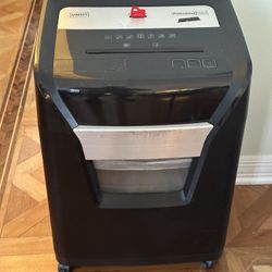 Staples Professional Paper Shredder SPL-TMC12A. Well Cared For. Cross Cut w/lock out key and manual