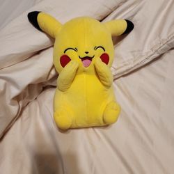 1997 Pokémon Pikachu Smiling Plush