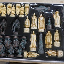 The Lord of the Rings The Return of the King Chess Set Complete USED GOOD CONDITION.