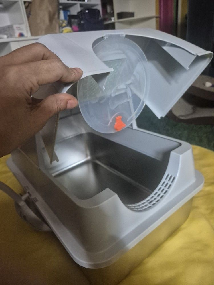 XXL litter box With Everything NEW.