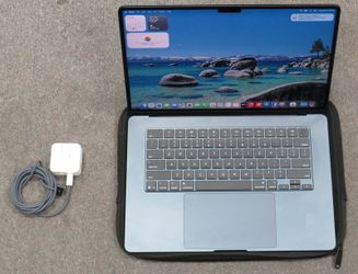 2025 MacBook Air M4 w/ Case & Charger 24gb RAM