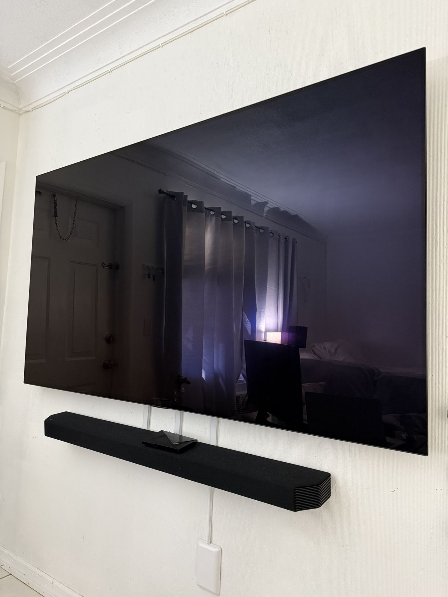 77” LG OLED C1 4K Smart TV + Wall Mount