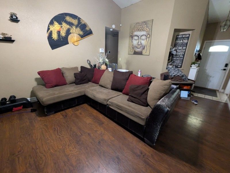 Free Sectional Couch 