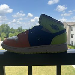 2023 Air Jordan 1 Mid SE GS 'Volt Vivid Orange'