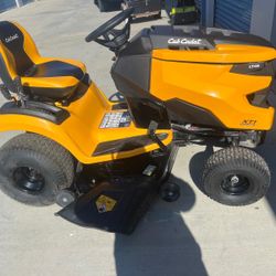 XT1 Enduro LT 46 in. 22 HP V-Twin Kohler 7000 Series Engine Hydrostatic Drive Gas Riding Lawn Tractor.