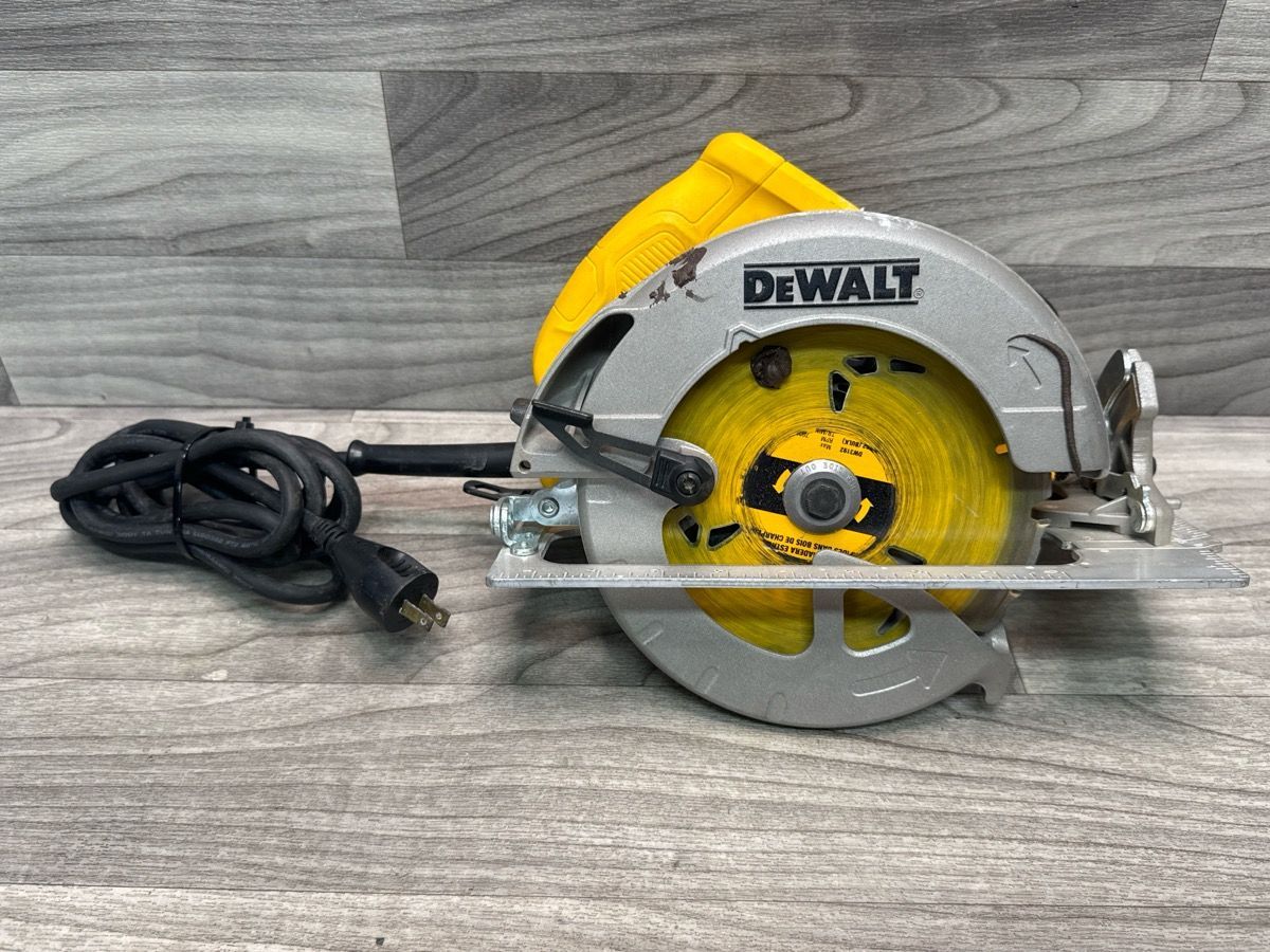 DEWALT 7-1/4" Circular Saw DWE575 (A1D022860)