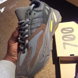 ** YEEZY ADIDAS BOOST 700 MAUVE SNEAKERS/ SIZE 7 