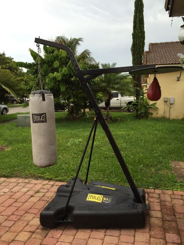 Everlast indoor outdoor boxing equipment