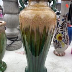 Ceramic vase dual handles