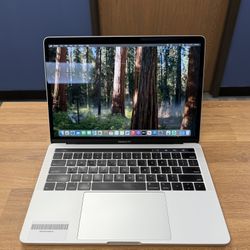 13" MacBook Pro Touchbar 500GB SSD*16GB RAM*2.8Ghz Intel Quad Core i7 