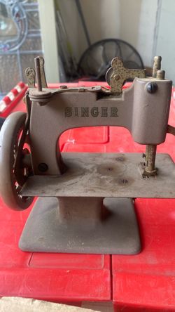 Miniature sewing machine