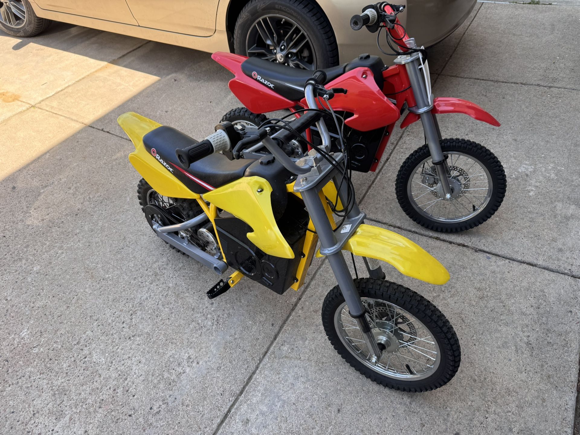 2 Razor MX500 MX650 Electric Dirt Bikes - Work great