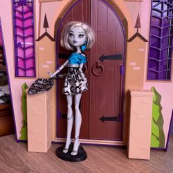 Frankie Stein Skull Shores. Monster High 