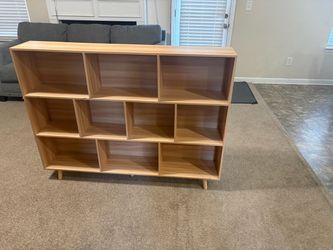 Multi-compartment cube bookshelf